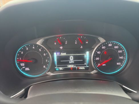 Used 2018 Chevrolet Equinox Premier image 11