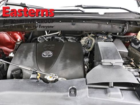 Used 2018 Toyota Highlander Plus AWD/4WD image 7
