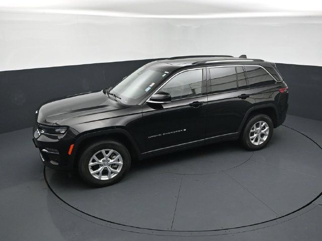 Used 2023 Jeep Grand Cherokee Limited w/ Luxury Tech Group II AWD/4WD image 14