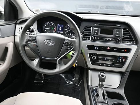Used 2017 Hyundai Sonata SE image 19