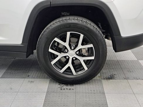 Used 2024 Jeep Grand Cherokee Limited image 16