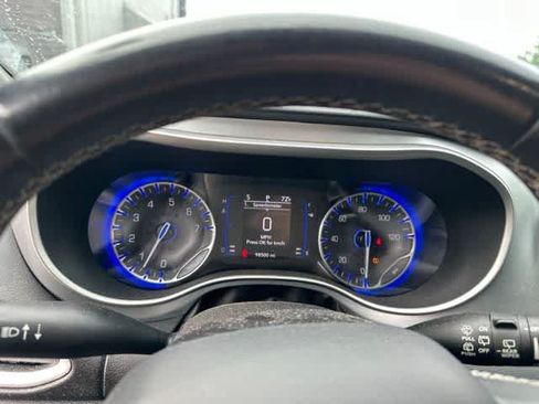 Certified 2020 Chrysler Pacifica Touring w/ S Appearance Package FWD image 8