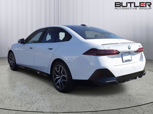 New 2026 BMW i5 eDrive40 w/ M Sport Package RWD image 5