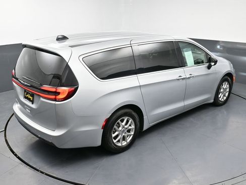 Used 2024 Chrysler Pacifica Touring-L image 44