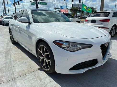 Used 2020 Alfa Romeo Giulia Ti w/ Active Blind Spot Package AWD/4WD image 2