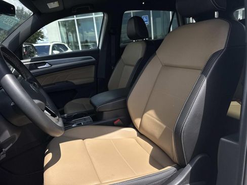 Used 2023 Volkswagen Atlas Cross Sport SE w/ Panoramic Sunroof Package FWD image 16
