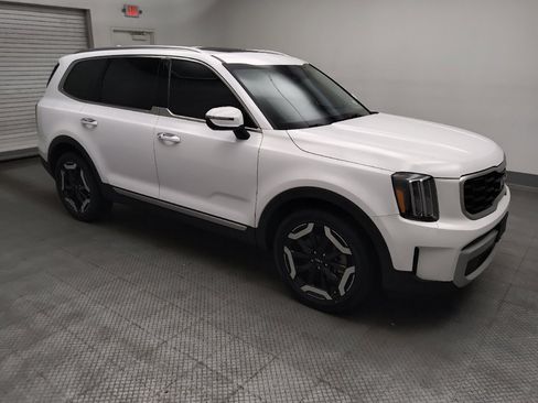 Used 2024 Kia Telluride S AWD/4WD image 11