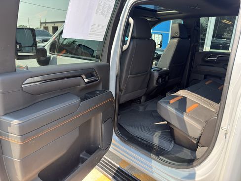 Used 2025 GMC Sierra 3500 AT4 w/ AT4 Premium Plus Package AWD/4WD image 9