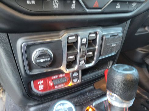 Used 2023 Jeep Wrangler Unlimited Rubicon AWD/4WD image 21