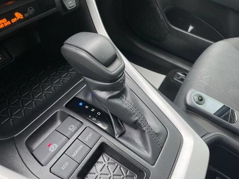 Used 2025 Toyota RAV4 XLE FWD image 16