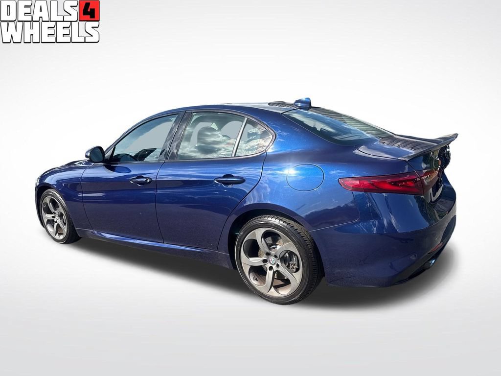Used 2018 Alfa Romeo Giulia AWD image 3