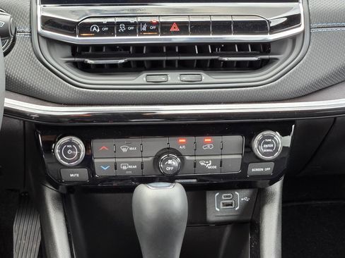 New 2025 Jeep Compass Latitude w/ Altitude Special Edition image 11