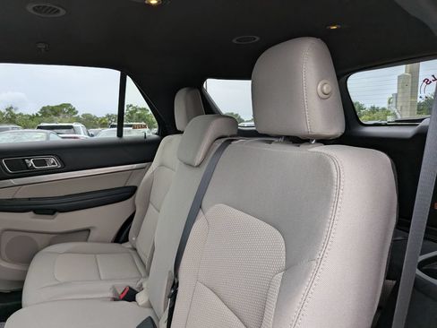 Certified 2019 Ford Explorer XLT w/ Equipment Group 201A FWD image 16