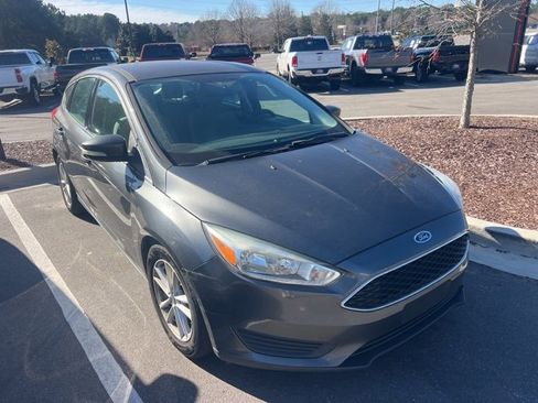Used 2017 Ford Focus SE image 3