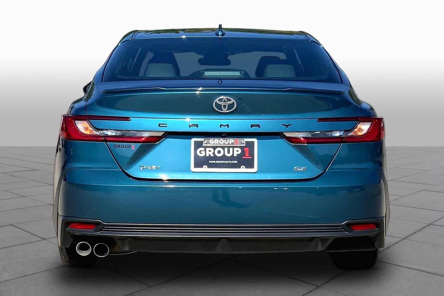 Used 2025 Toyota Camry SE FWD image 5