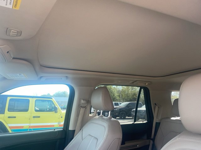 Used 2024 Ford Expedition Limited RWD image 5