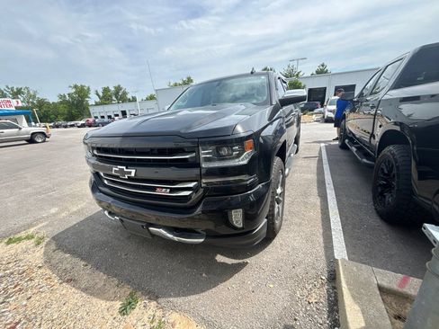 Used 2018 Chevrolet Silverado 1500 LTZ Z71 w/ LTZ Plus Package AWD/4WD image 4