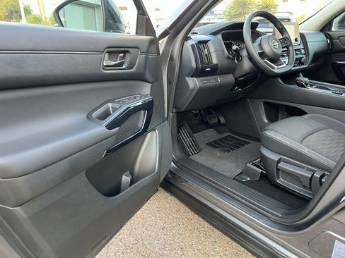 Certified 2025 Nissan Pathfinder S image 20