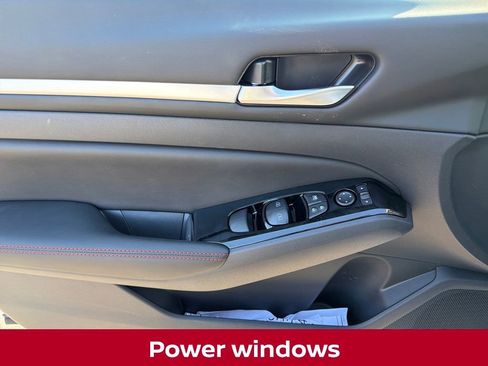 New 2025 Nissan Altima 2.5 SR image 12