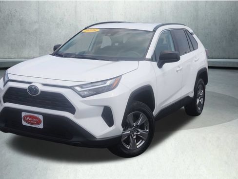 Used 2024 Toyota RAV4 LE AWD/4WD image 19