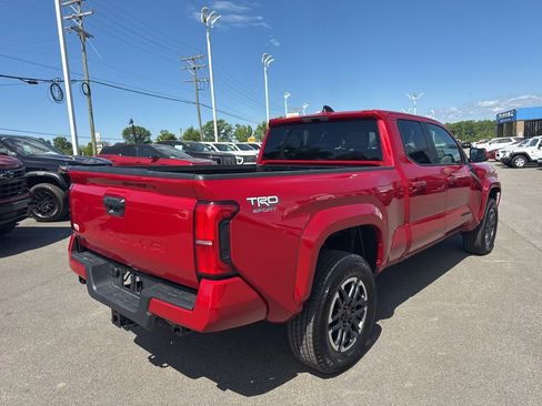 Used 2025 Toyota Tacoma TRD Sport AWD/4WD image 5