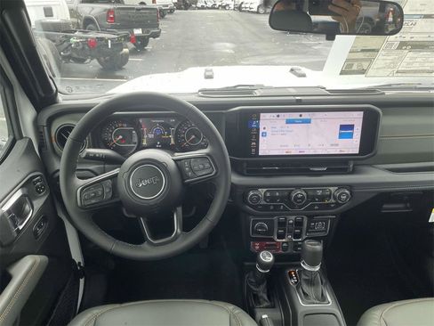 New 2025 Jeep Gladiator Mojave w/ Convenience Group image 11