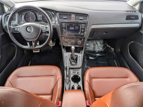 Used 2019 Volkswagen Golf Alltrack S image 24