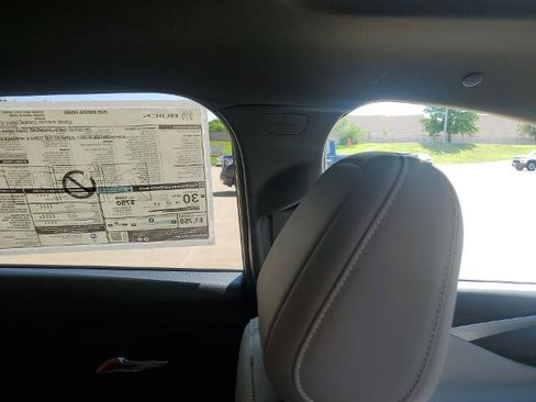 New 2025 Buick Envista Avenir image 16