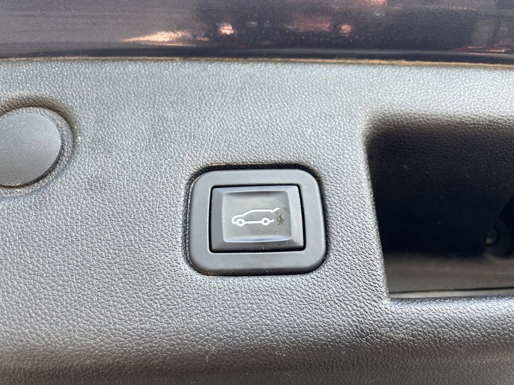 Used 2018 Chevrolet Equinox LT FWD image 28