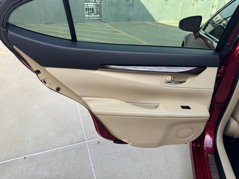 Used 2015 Lexus ES 350 w/ Premium Package image 21