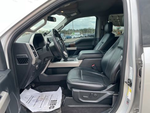 Used 2019 Ford F150 Lariat w/ FX4 Off-Road Package image 12