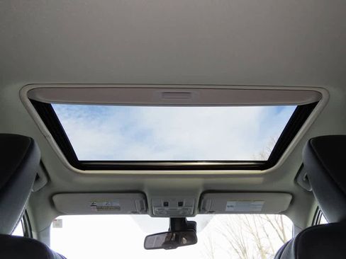 Used 2015 Toyota RAV4 Limited image 26