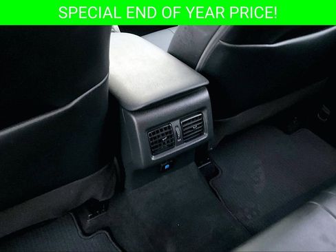 Used 2022 Toyota Camry SE image 10