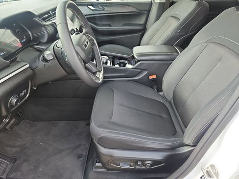 Used 2023 Jeep Grand Cherokee L Laredo image 13