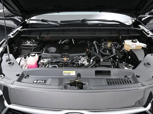 Used 2021 Toyota Highlander XLE image 38