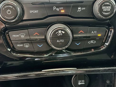 Used 2018 Chrysler 300 S w/ 300S Premium Group RWD image 24