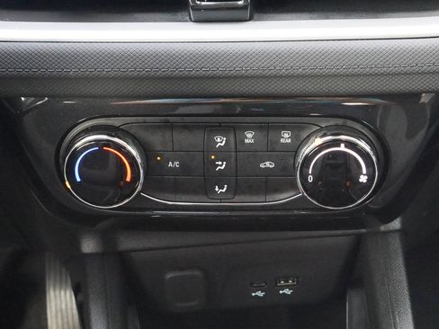 Used 2025 Chevrolet TrailBlazer LT FWD image 11