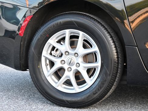 Used 2021 Chrysler Voyager LX FWD image 14