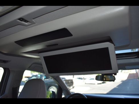 Used 2018 Toyota Sienna Limited Premium w/ Preferred Accessory Package FWD image 31