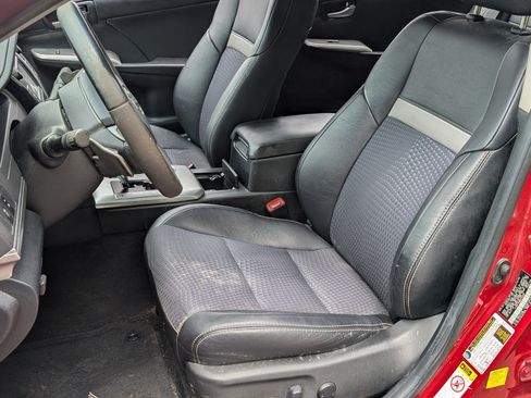 Used 2014 Toyota Camry SE FWD image 16