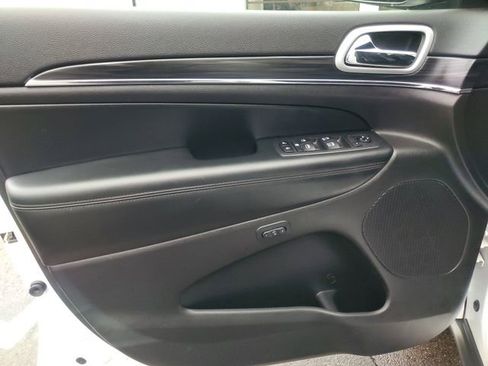 Used 2020 Jeep Grand Cherokee Limited image 10