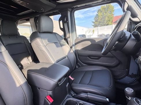 New 2026 Jeep Wrangler Unlimited Sahara AWD/4WD image 19