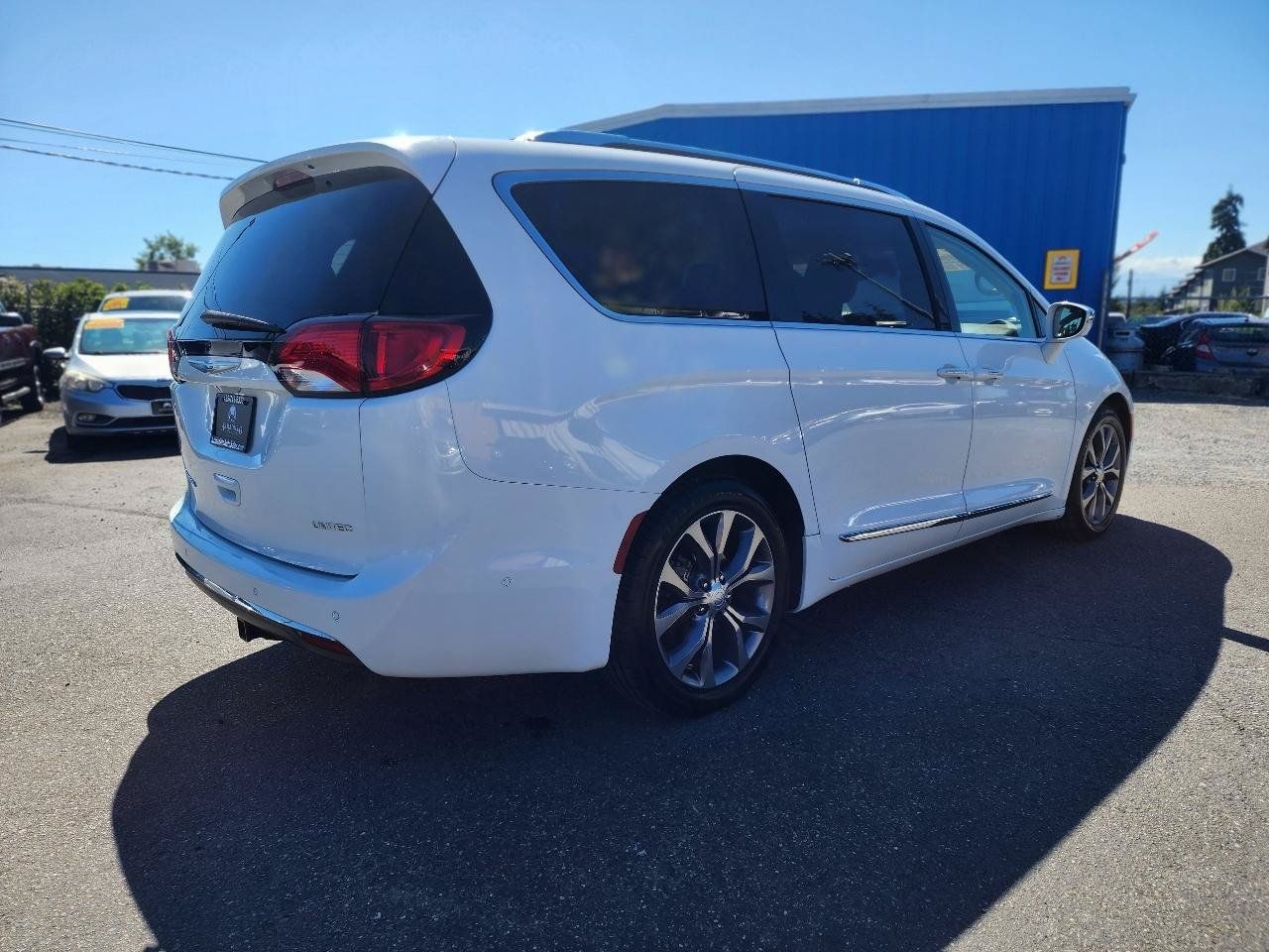Used 2018 Chrysler Pacifica Limited w/ Advanced Safetytec Group FWD image 6