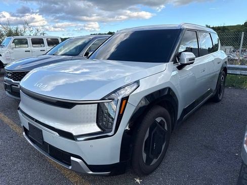 Used 2026 Kia EV9 Land AWD/4WD image 1