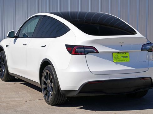 Used 2021 Tesla Model Y Long Range image 51