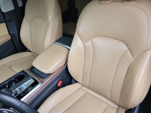 Used 2019 Audi Q8 Prestige w/ Luxury Package AWD/4WD image 11