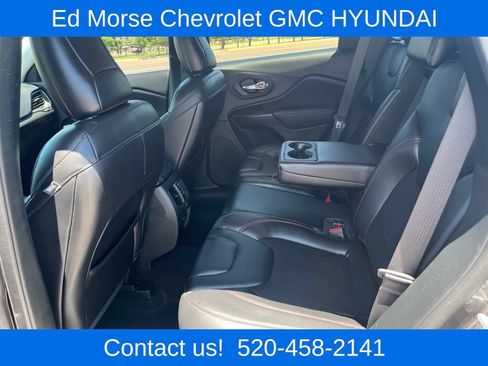 Used 2020 Jeep Cherokee Trailhawk AWD/4WD image 11