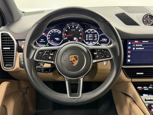Certified 2023 Porsche Cayenne Platinum Edition image 46