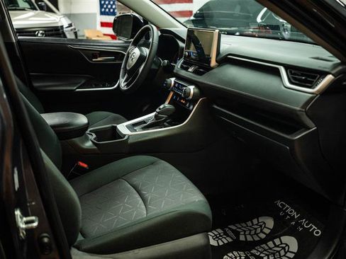 Used 2025 Toyota RAV4 XLE w/ Convenience Package FWD image 14