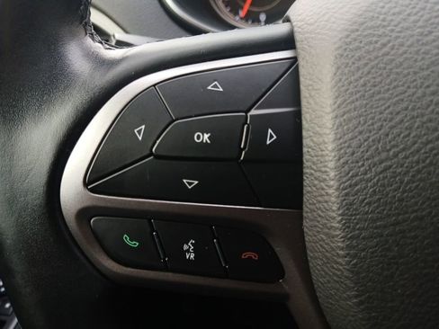 Used 2019 Jeep Cherokee Latitude Plus image 11